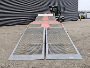 3 x steering axle / hydraulic ramp / hydraulic bed